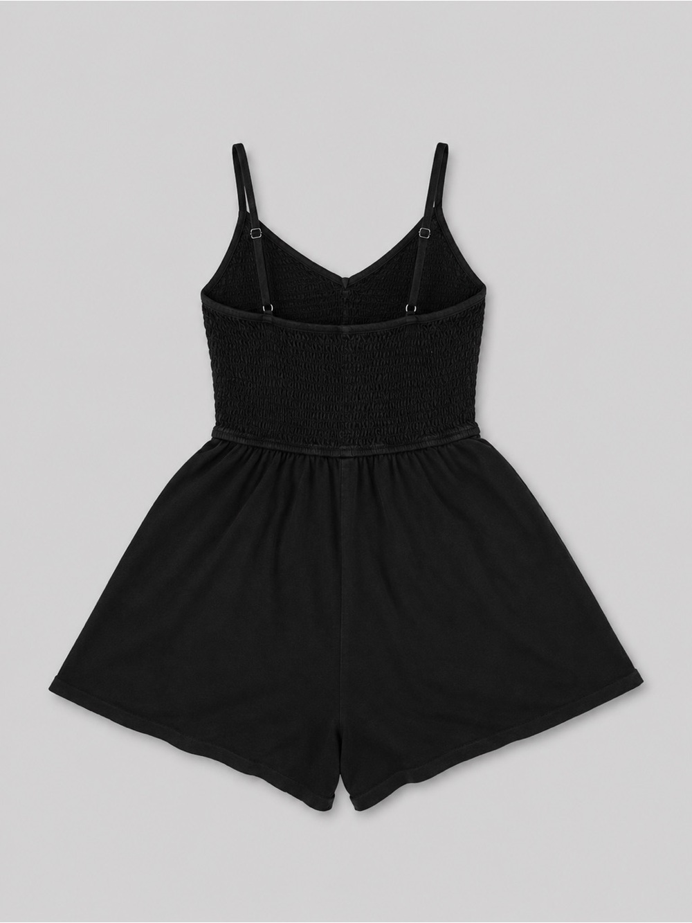 Wild Fable Women's Black Smocked Romper Size Small |
Adjustable Straps | - Picture 4 of 11